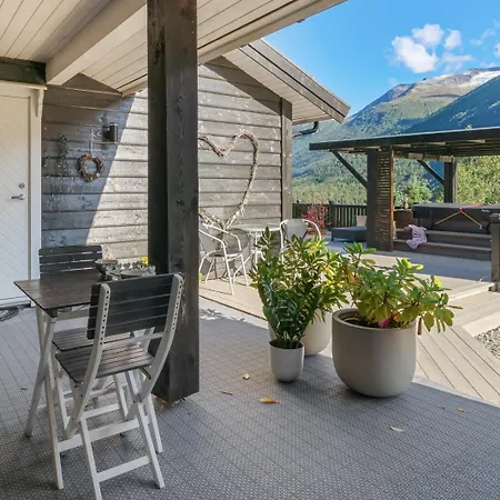 Luxury With Amazing Views